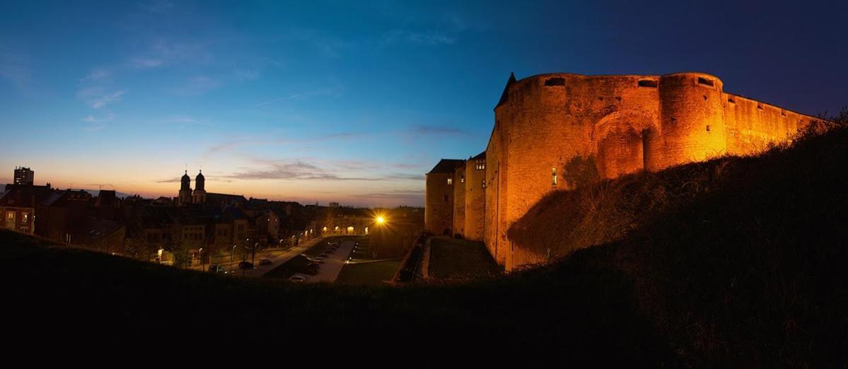 Budget Appart Avec Parking Au Centre-Ville Charleville-Mézières Exteriér fotografie